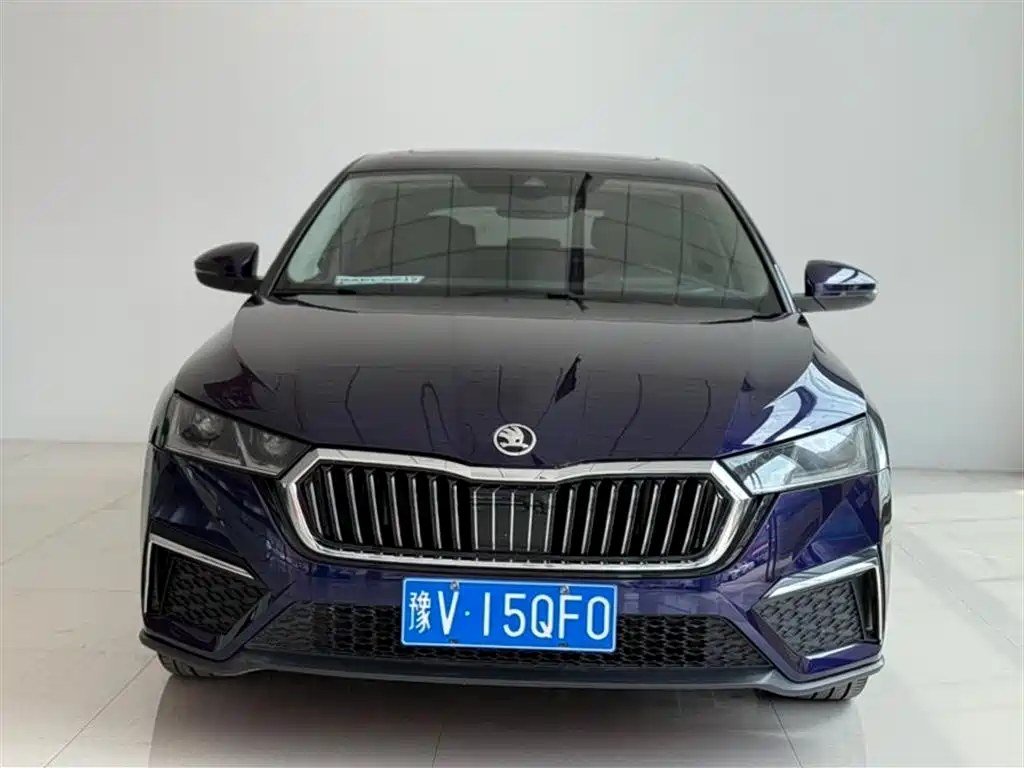 Skoda Octavia 2023 — фото 2
