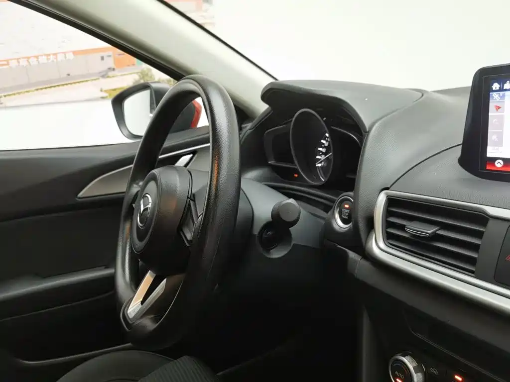 Mazda 3 Axela 2018 — фото 22