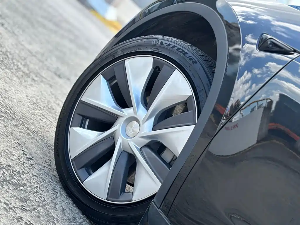 Tesla Model Y 2023 — фото 9