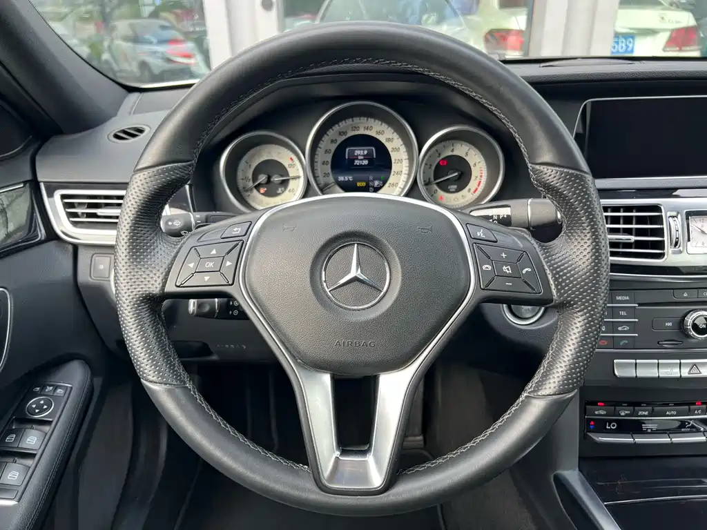 Mercedes-Benz E-Class 2016 — фото 24