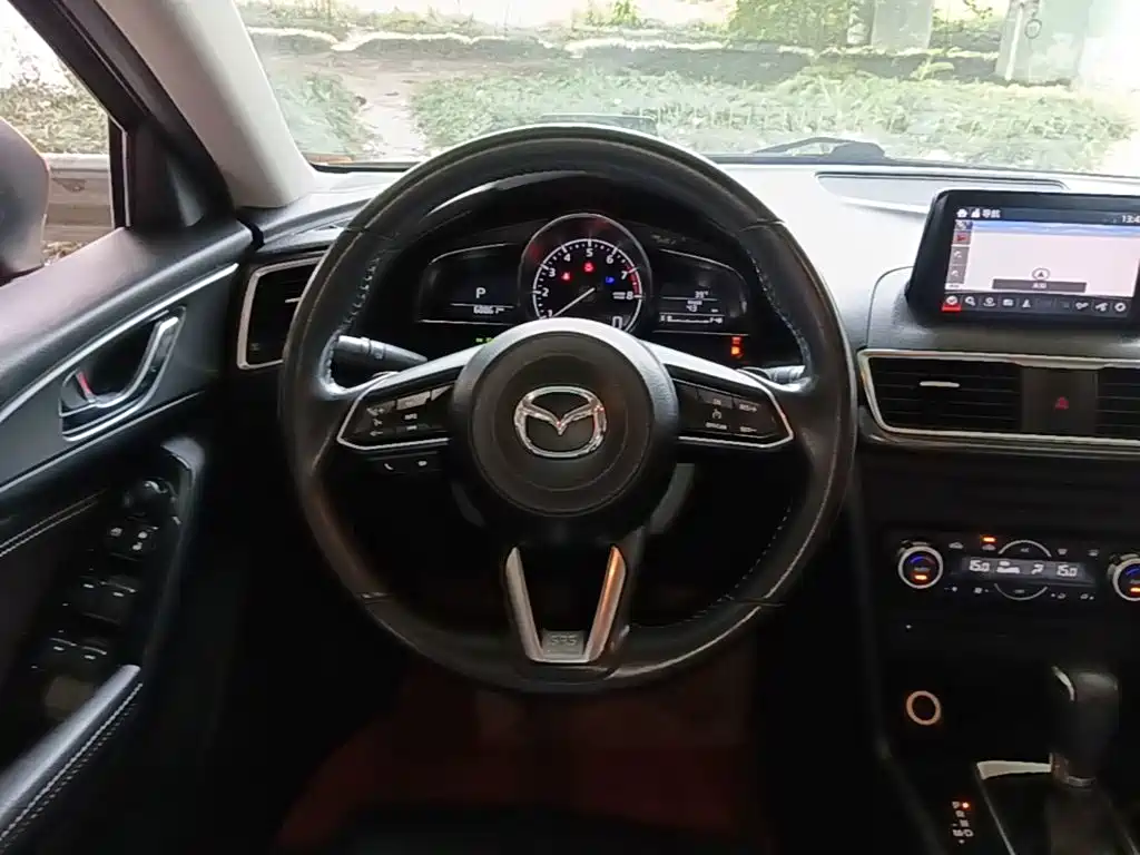 Mazda 3 Axela 2019 — фото 11