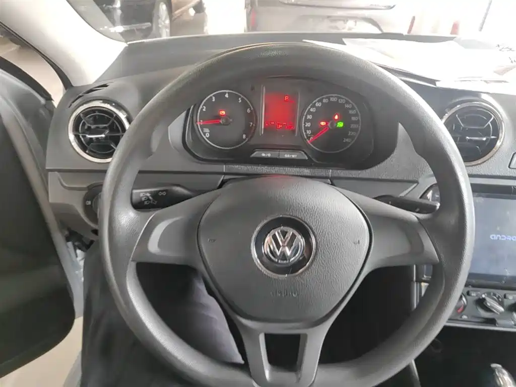 Volkswagen Jetta 2018 — фото 11