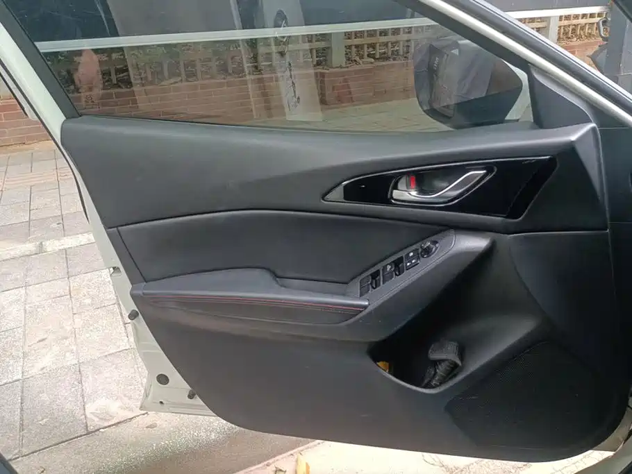 Mazda 3 Angkesela 2015