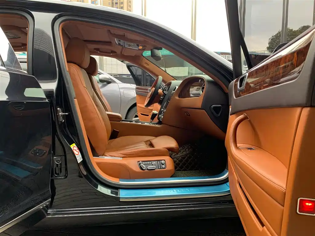 Bentley Flying Spur 2012 — фото 19