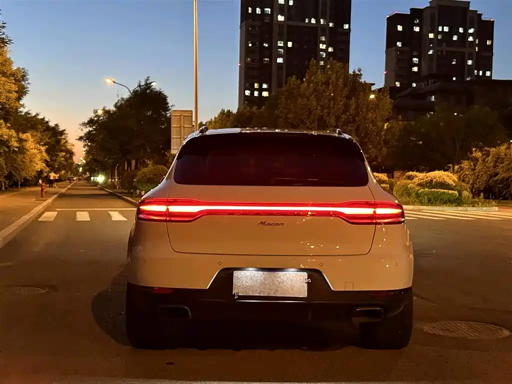 Porsche Macan 2019 — фото 14