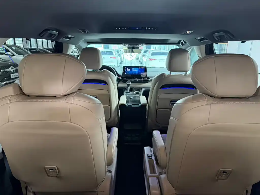 Toyota Sienna 2023 — фото 18
