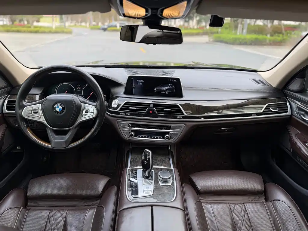 BMW 7 Series 2016 — фото 8