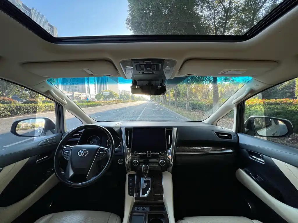 Toyota Alphard 2021 — фото 15