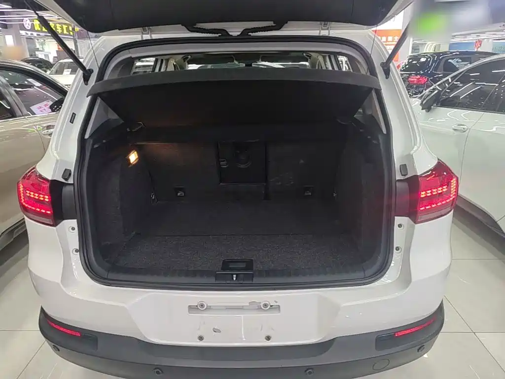 Volkswagen Tiguan 2018 — фото 19