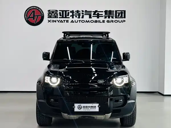 Land Rover Defender 2024