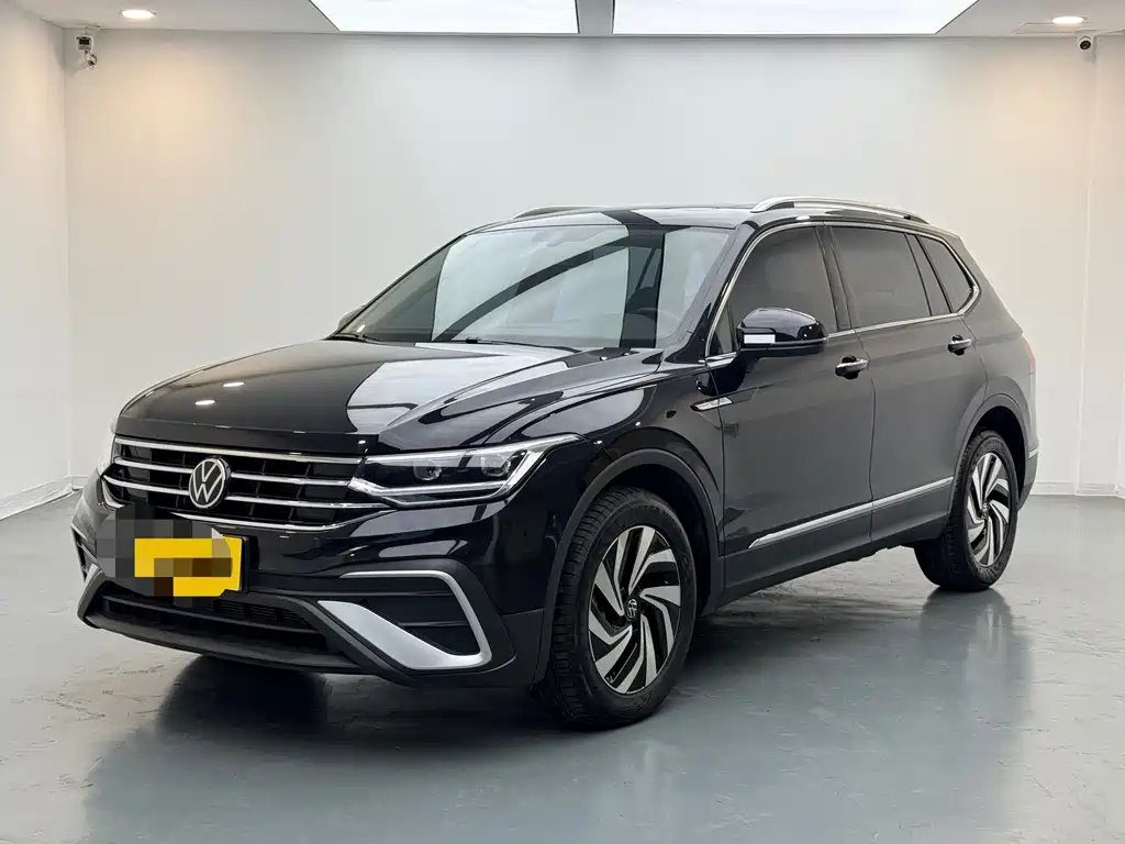 Volkswagen Tiguan L 2024 — фото 1