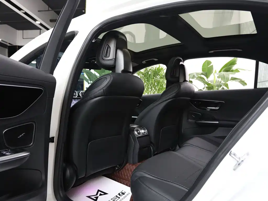 Mercedes-Benz C-Class 2023 — фото 10