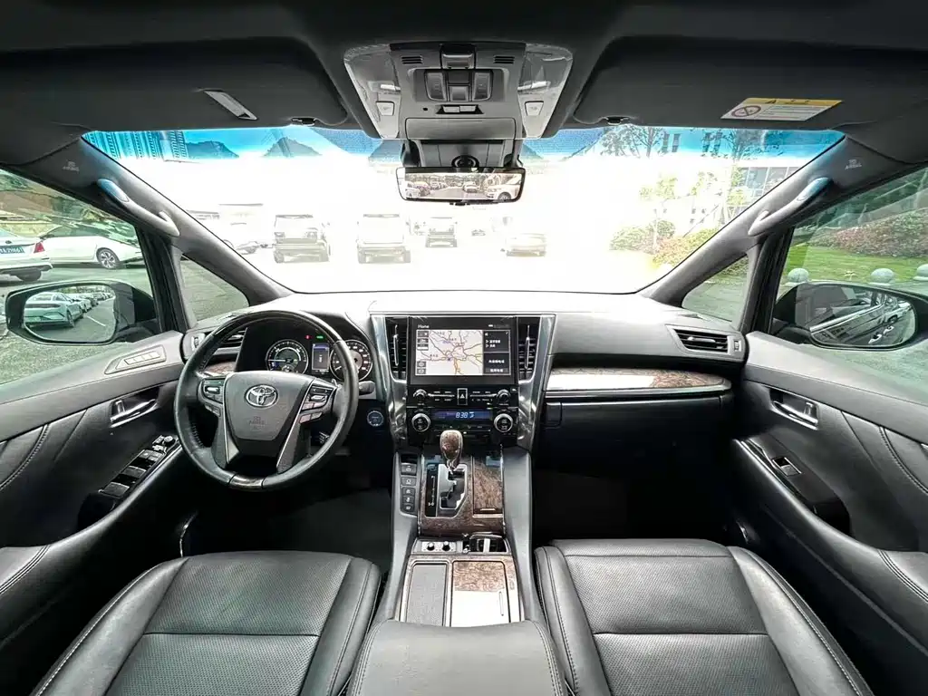 Toyota Alphard 2023 — фото 5