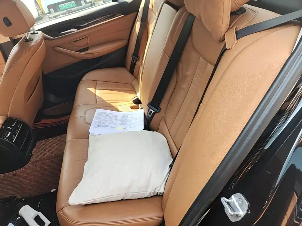 BMW 5 Series 2017 — фото 13