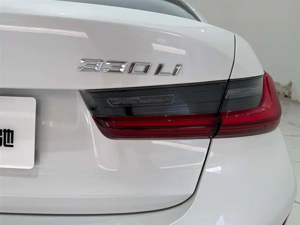 BMW 3 Series 2025 — фото 10