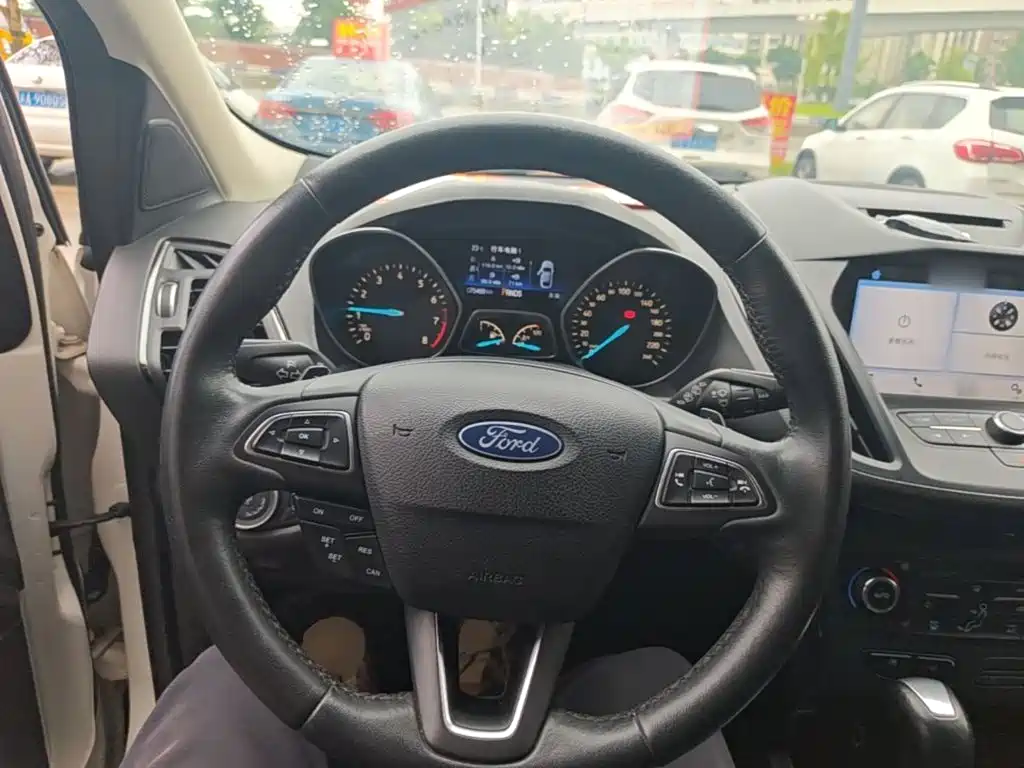 Ford Kuga 2017 — фото 11