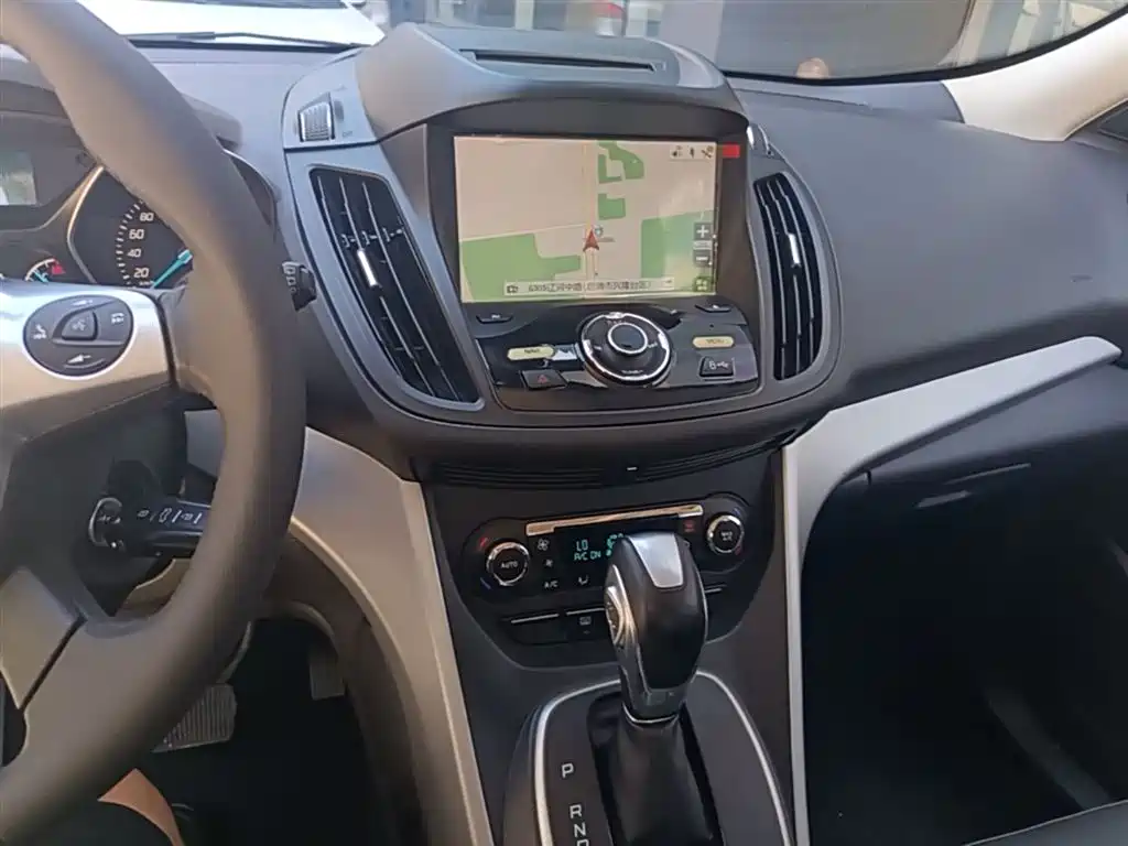 Ford Kuga 2015 — фото 13