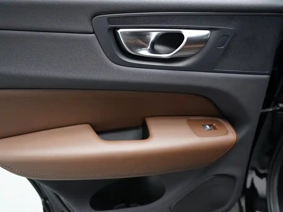 Volvo XC60 2024 — фото 12