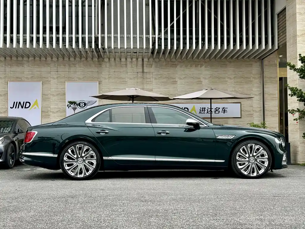 Bentley Flying Spur 2023 — фото 10