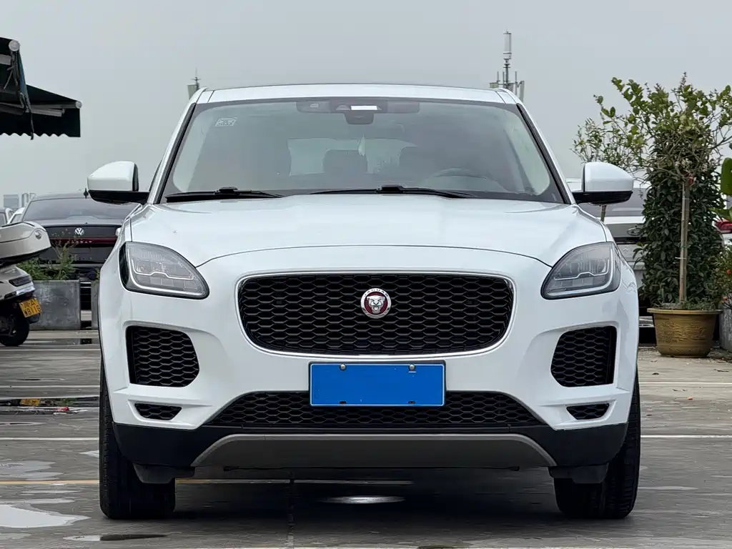 Jaguar E-PACE 2018 — фото 2