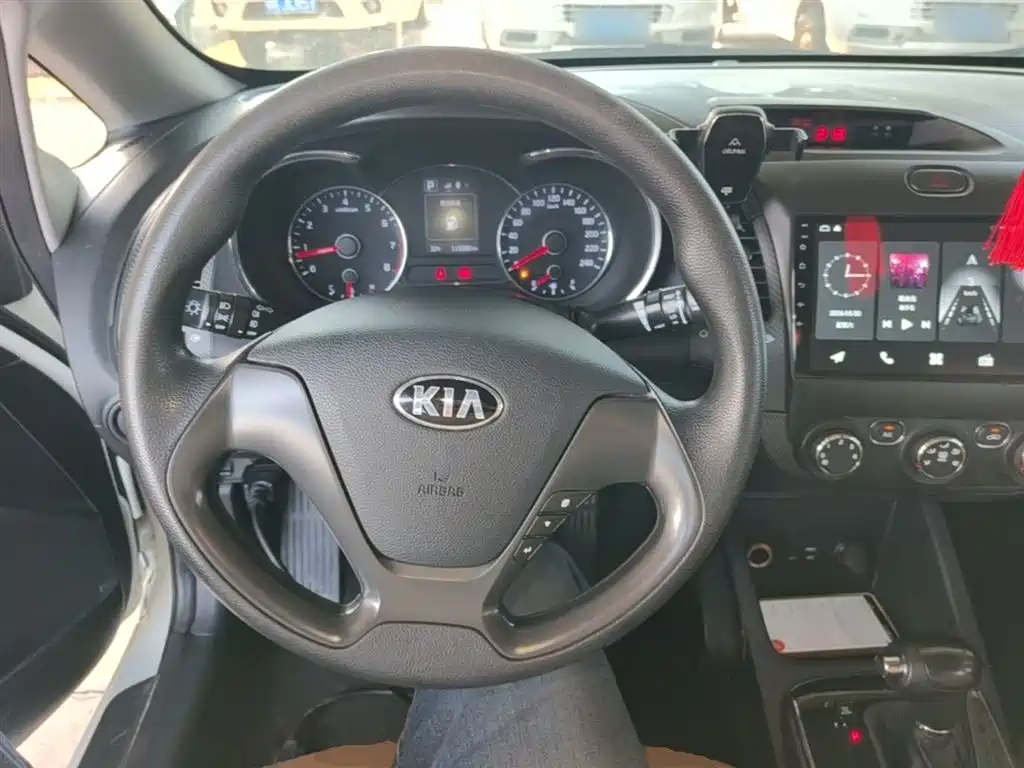 Kia K3 2016 — фото 10