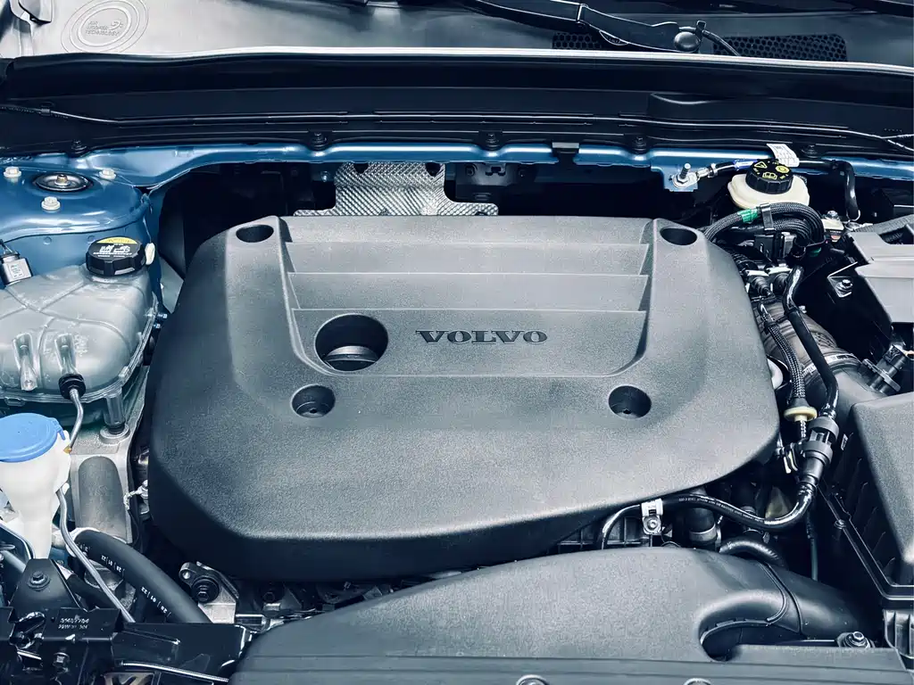 Volvo XC40 2023 — фото 19