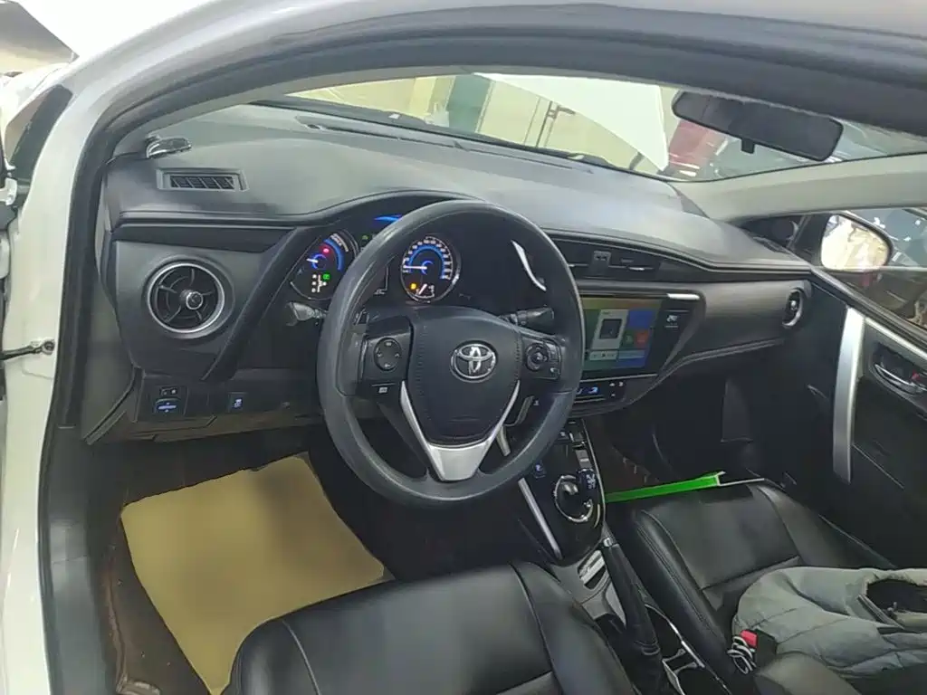 Toyota Corolla 2018 — фото 10