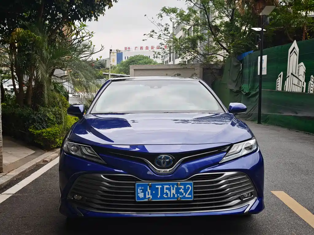 Toyota Camry 2019 — фото 2