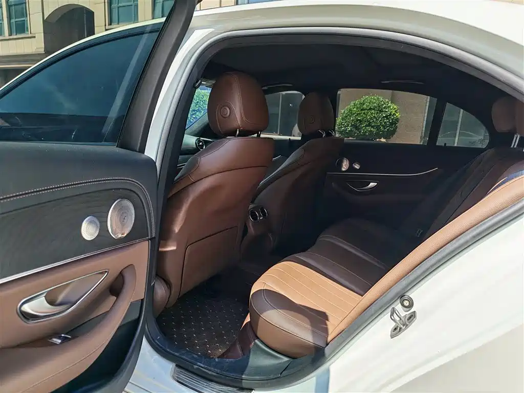 Mercedes-Benz E-Class 2022 — фото 10