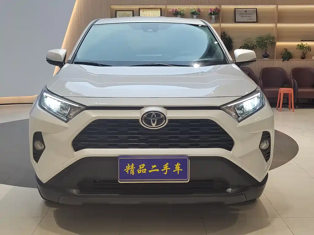 Toyota RAV4 2022 — фото 2