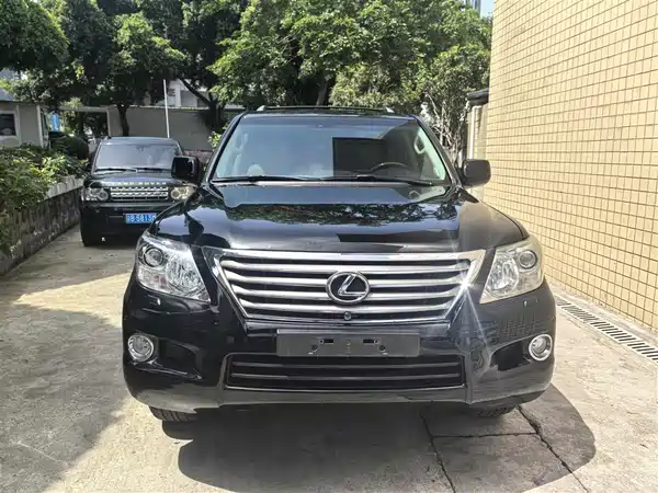 Lexus LX 2010