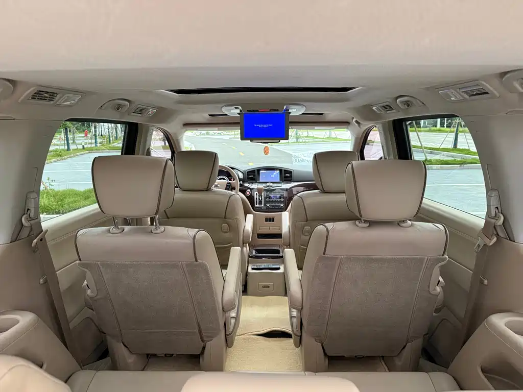 Nissan Quest 2017 — фото 13