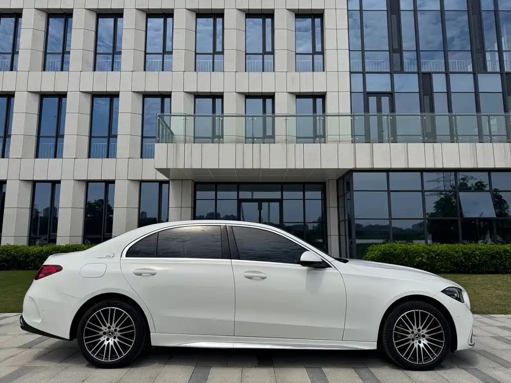 Mercedes-Benz C-Class 2023 — фото 7