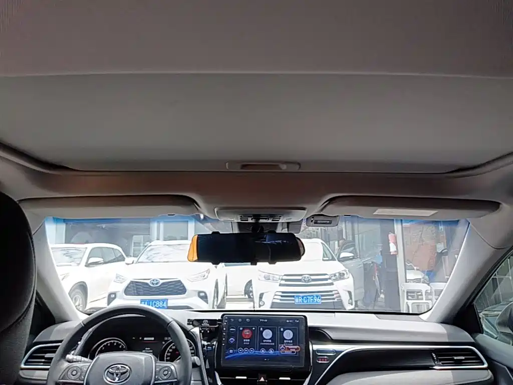 Toyota Camry 2022 — фото 18