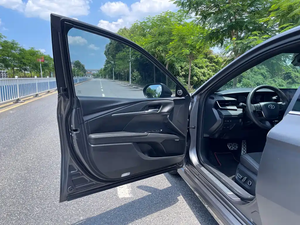 Toyota Camry 2025 — фото 21