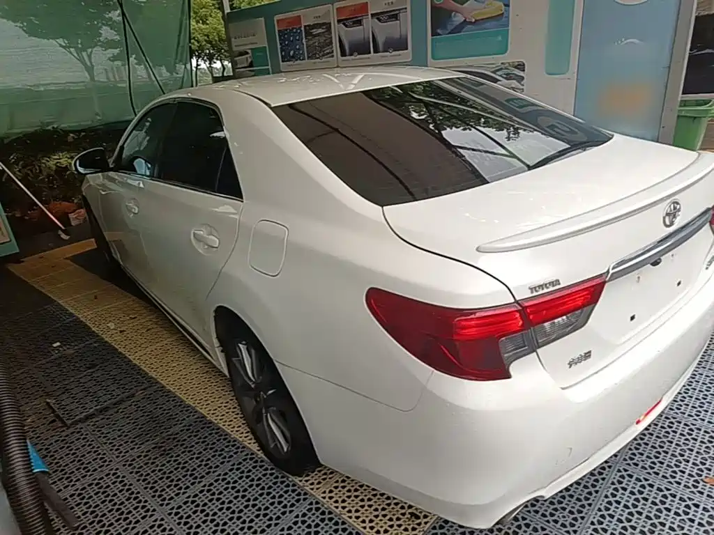 Toyota Reiz 2015