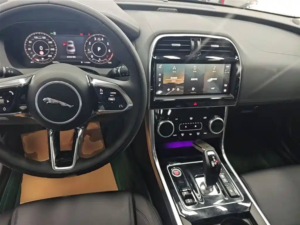 Jaguar XEL 2022 — фото 10