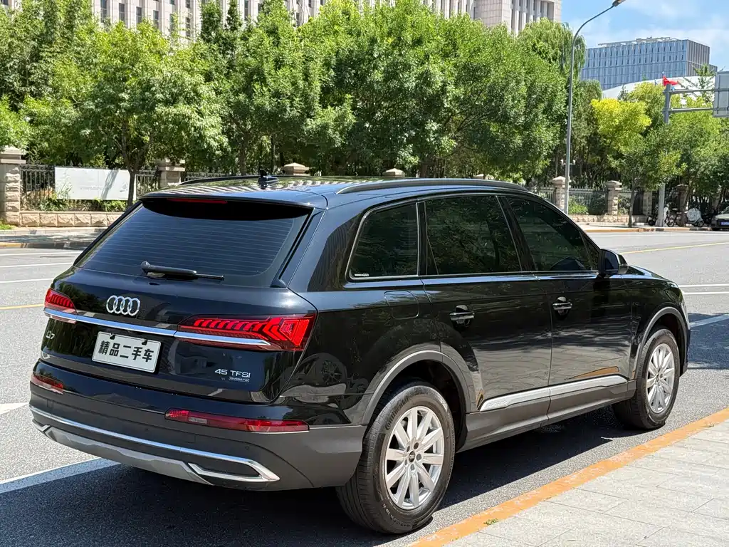 Audi Q7 2024 — фото 27