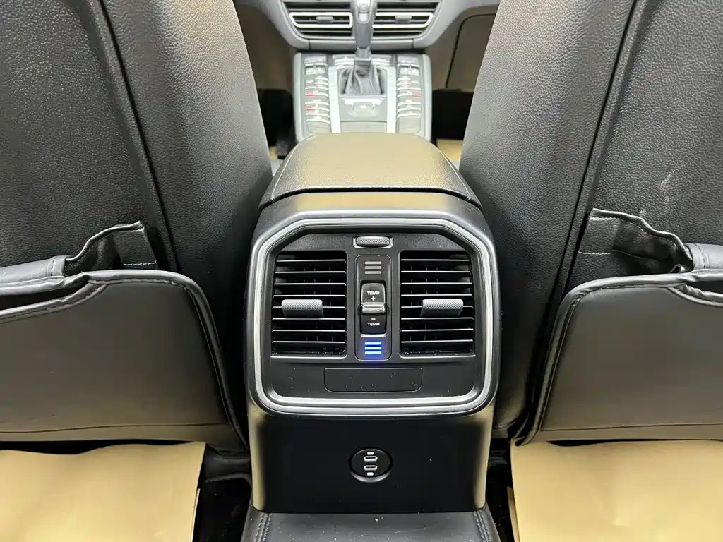 Porsche Macan 2020 — фото 23