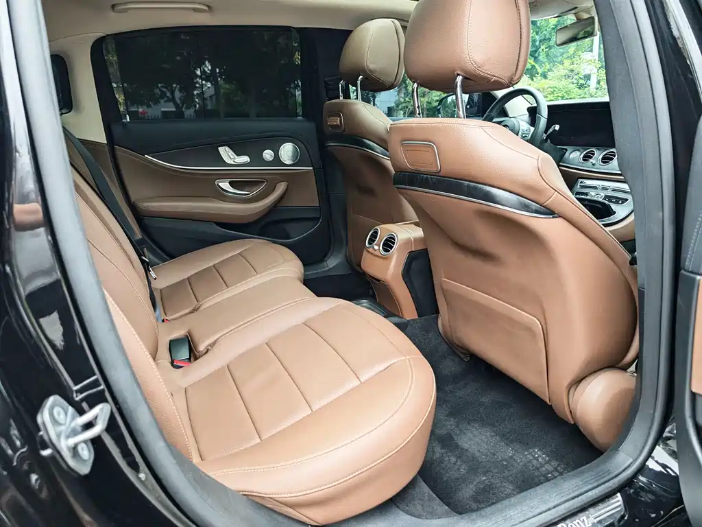 Mercedes-Benz E-Class 2019 — фото 14
