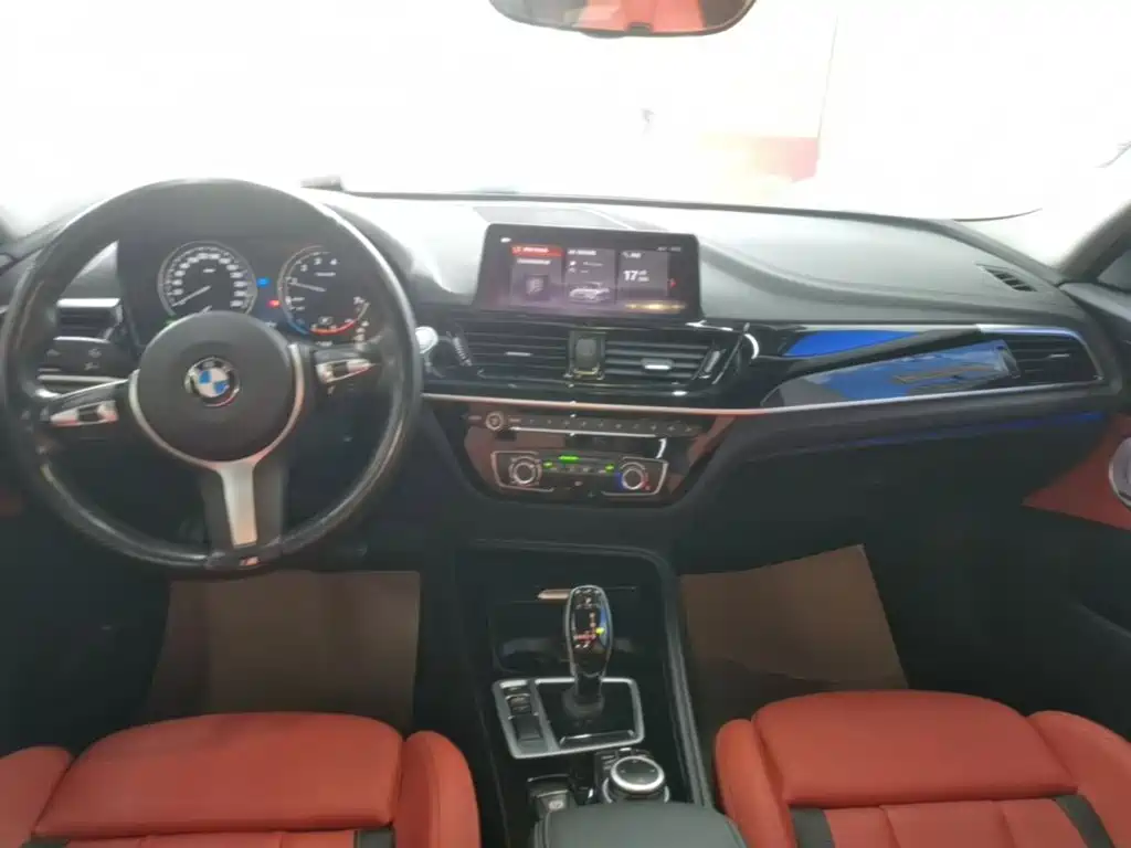 BMW 1 Series 2020 — фото 10