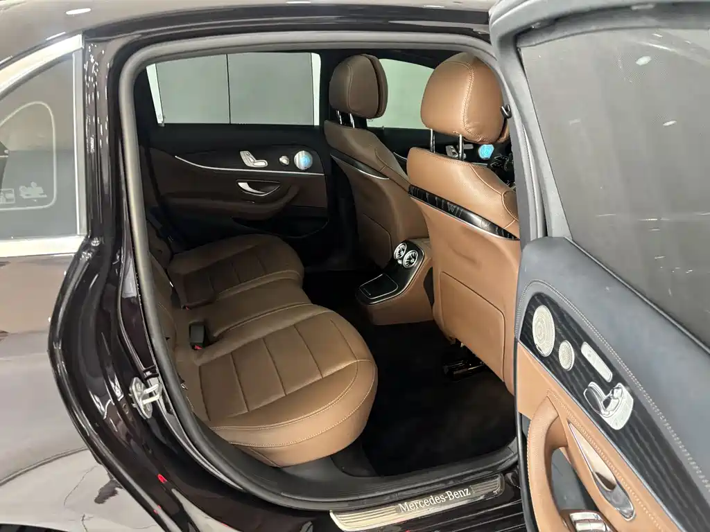 Mercedes-Benz E-Class 2023 — фото 24
