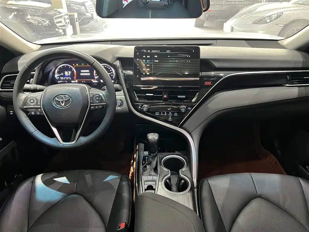 Toyota Camry 2022 — фото 13
