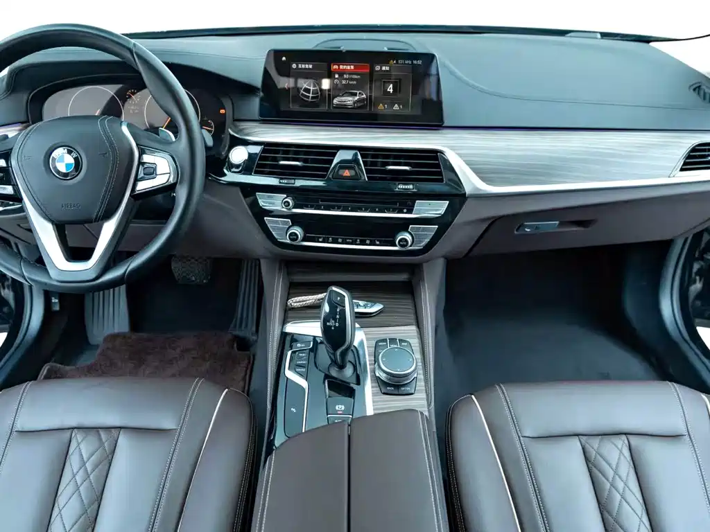 BMW 5 Series 2018 — фото 9