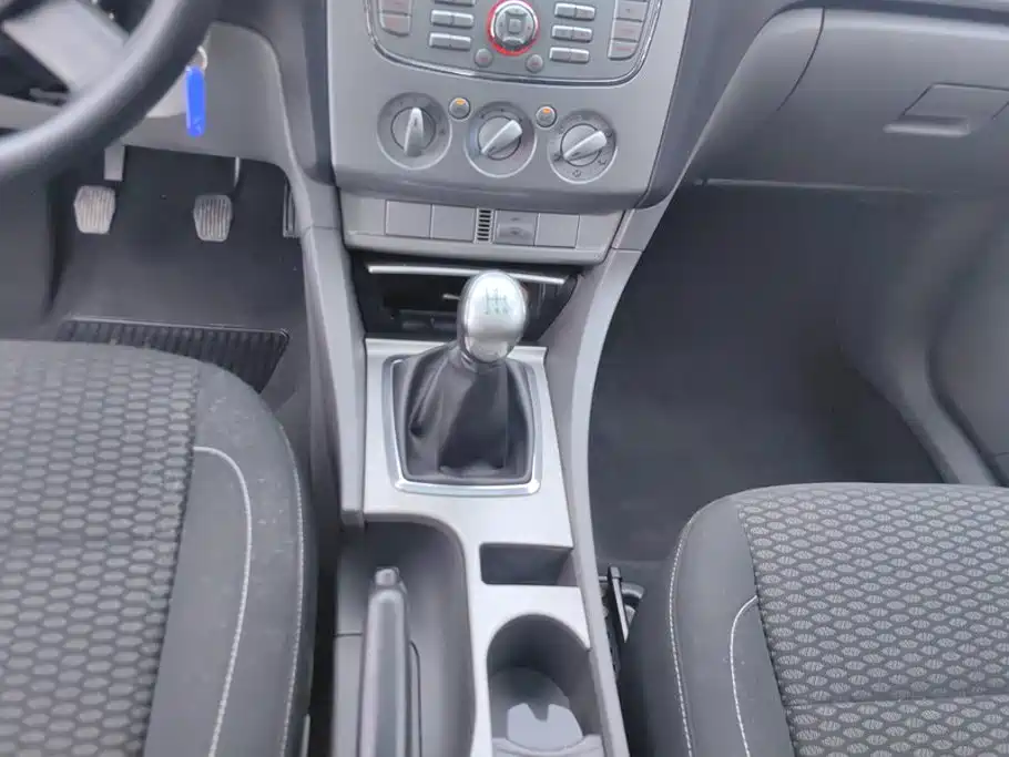 Ford Focus 2015 — фото 16