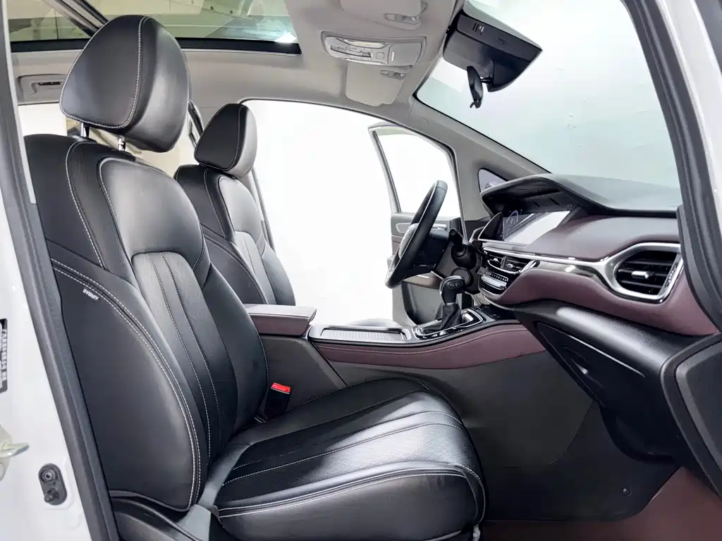 GAC Motor Trumpchi M6 2022 — фото 10