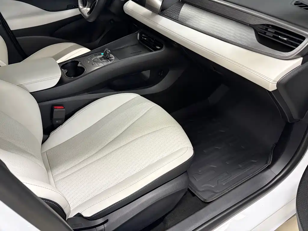 BYD Seal 05 DM-i 2025 — фото 11