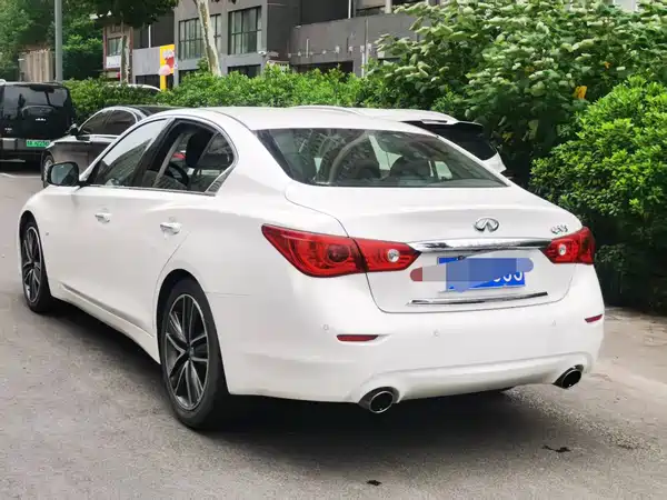 Infiniti Q50 2015