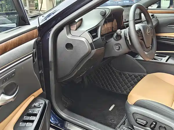 Lexus ES 2024