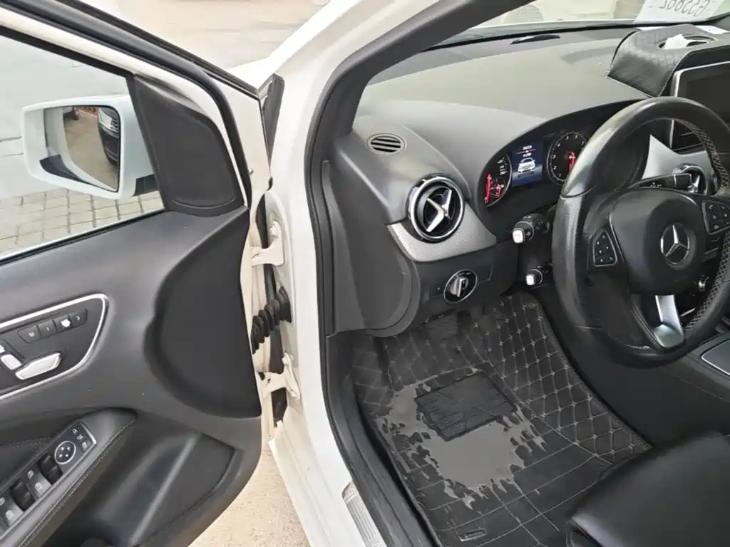 Mercedes-Benz B-Class 2017 — фото 16